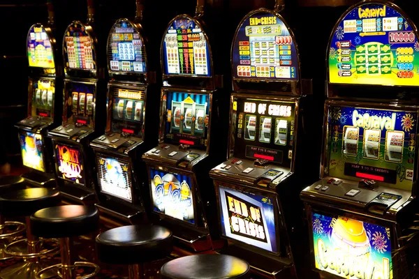 Live roulette table on hometogel88 mobile during MotoGP race